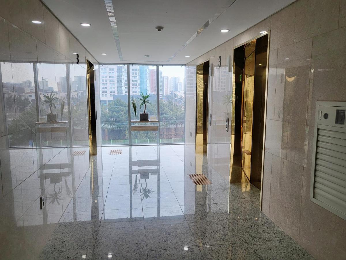 Hotel Tour Incheon Airport Hotel & Suites Екстериор снимка