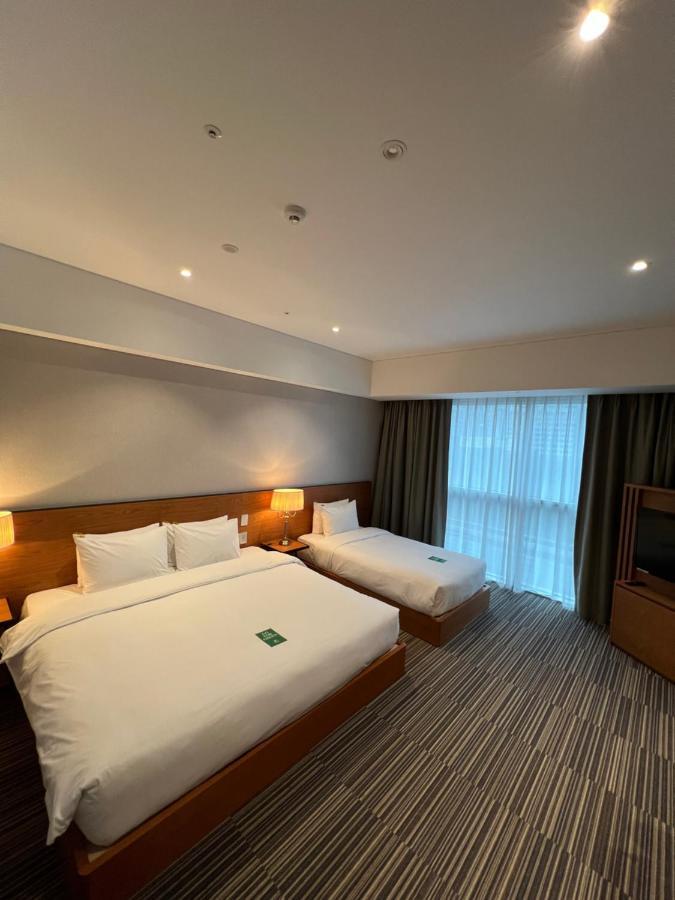 Hotel Tour Incheon Airport Hotel & Suites Екстериор снимка