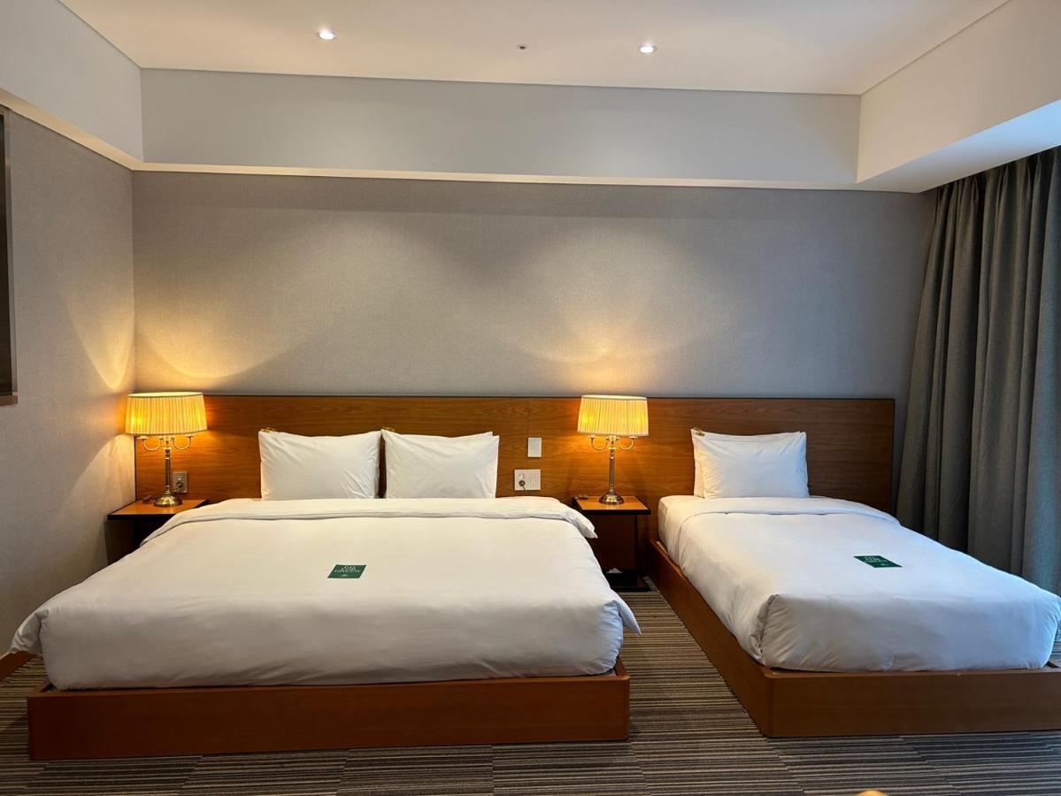 Hotel Tour Incheon Airport Hotel & Suites Екстериор снимка